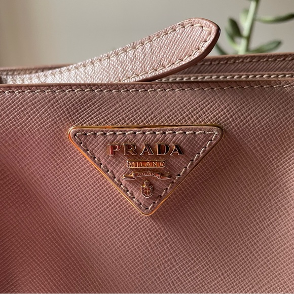 ❌SOLD❌on luxury site⭐️ HOST PICK⭐️Prada Galleria Saffiano Tote Bag 💕 Medium 💕 - Picture 3 of 16